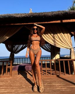 Tugce Ozbudak feet photo thumbnail