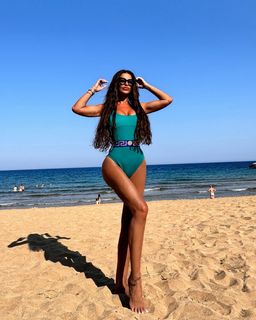 Tugce Ozbudak feet photo thumbnail