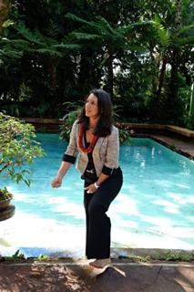 Tulsi Gabbard feet photo thumbnail
