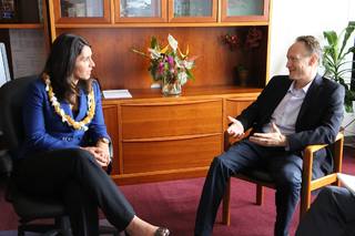 Tulsi Gabbard feet photo thumbnail