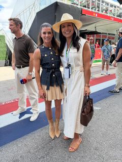 Tulsi Gabbard feet photo thumbnail