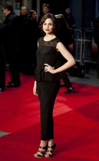 Tuppence Middleton feet photo thumbnail