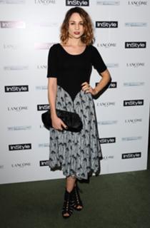 Tuppence Middleton feet photo thumbnail