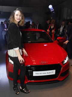 Tuppence Middleton feet photo thumbnail