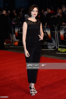 Tuppence Middleton feet photo thumbnail