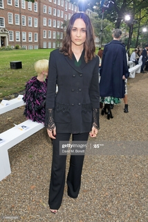 Tuppence Middleton feet photo thumbnail