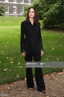 Tuppence Middleton feet photo thumbnail