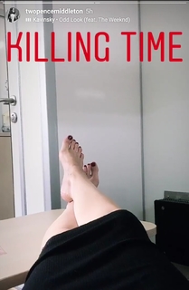 Tuppence Middleton feet photo thumbnail