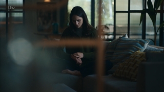 Tuppence Middleton feet photo thumbnail