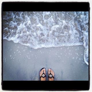 Tuvana Türkay feet photo 1