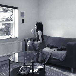 Tuvana Türkay feet photo thumbnail