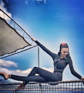 Tuvana Türkay feet photo thumbnail