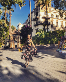 Tuvana Türkay feet photo thumbnail
