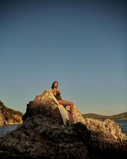 Tuvana Türkay feet photo thumbnail
