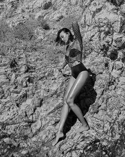 Tuvana Türkay feet photo thumbnail
