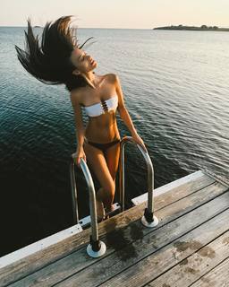 Tuvana Türkay feet photo thumbnail