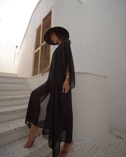 Tuvana Türkay feet photo thumbnail