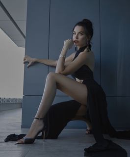 Tuvana Türkay feet photo thumbnail
