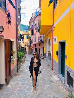 Tuvana Türkay feet photo thumbnail