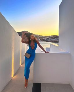 Tuvana Türkay feet photo 4