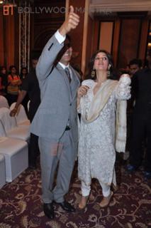 Twinkle Khanna feet photo thumbnail