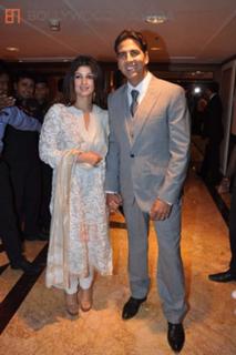 Twinkle Khanna feet photo thumbnail