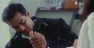 Twinkle Khanna feet photo thumbnail