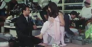 Twinkle Khanna feet photo thumbnail