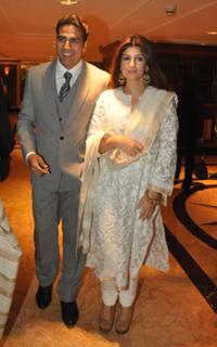 Twinkle Khanna feet photo thumbnail