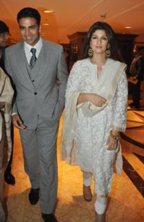 Twinkle Khanna feet photo thumbnail