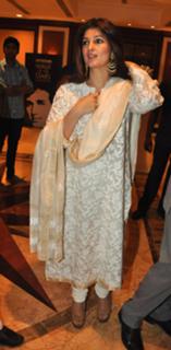 Twinkle Khanna feet photo thumbnail