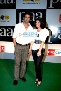 Twinkle Khanna feet photo thumbnail