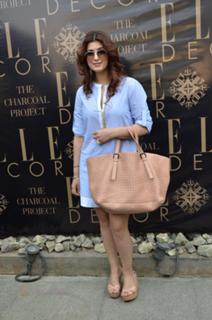 Twinkle Khanna feet photo thumbnail