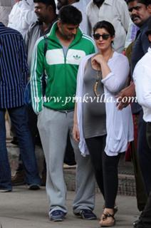 Twinkle Khanna feet photo thumbnail