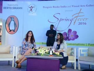 Twinkle Khanna feet photo thumbnail