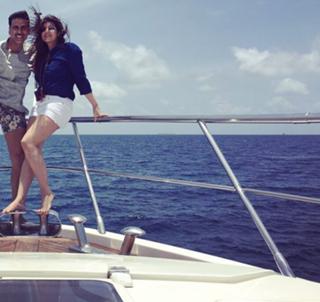 Twinkle Khanna feet photo thumbnail