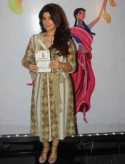 Twinkle Khanna feet photo thumbnail