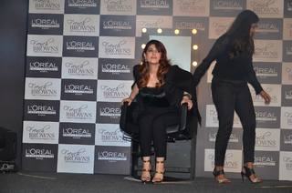 Twinkle Khanna feet photo thumbnail