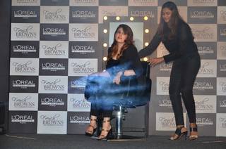 Twinkle Khanna feet photo thumbnail