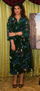 Twinkle Khanna feet photo thumbnail