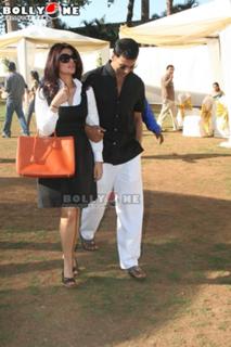 Twinkle Khanna feet photo thumbnail