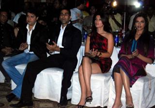 Twinkle Khanna feet photo thumbnail