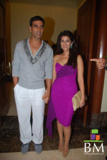 Twinkle Khanna feet photo thumbnail
