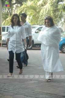 Twinkle Khanna feet photo thumbnail
