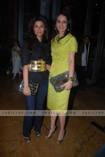 Twinkle Khanna feet photo thumbnail