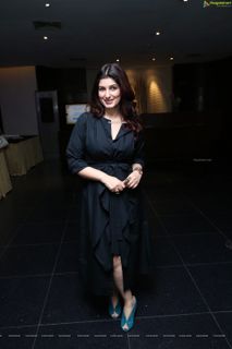 Twinkle Khanna feet photo 2