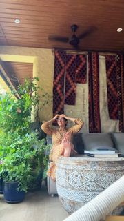 Twinkle Khanna feet photo 1
