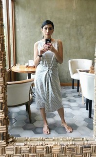 Tyas Mirasih feet photo 4