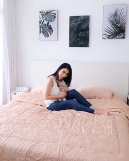 Tyas Mirasih feet photo 1