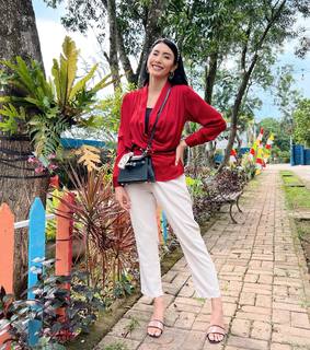 Tyas Mirasih feet photo 11